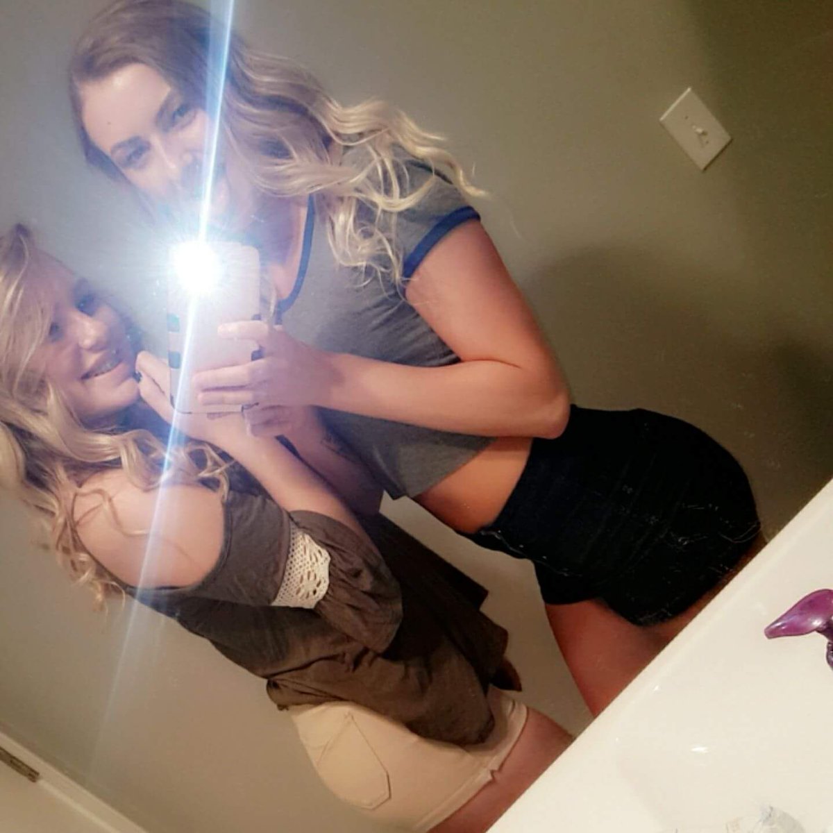 Snowbunny4Black's tweet photo. Thats my sister btw☺ shes 18 and i know shes obsessed with black guys just like me.. she has a white bf but hes tiny. If anyone would like id love to hook you up with my sis! Message me if your interested! Or come over and meet her tonight☺ #420Friendly #Welivetogether #blkher https://t.co/g4r6Jslq9a