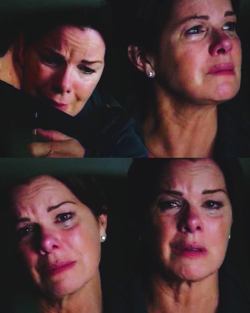 beatriz_marinho's tweet photo. Cada lágrima da Leanne me fez desidratar vendo @CodeBlackCBS
Já vi duas vezes e sim, verei pela terceira vez por que eu amo a Leanne demais! Quero ser igual a ela quando crescer! ❤ #CodeBlack #LeanneRorish #MarciaGayHarden #AngelsMemorial https://t.co/1jQxOpGA1a