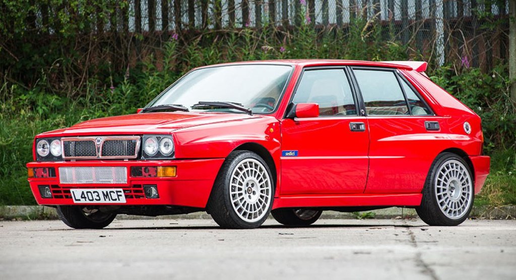 TodoCoches01's tweet photo. Cuatro fotos de un mito del #WRC, en versión de competición y traje de calle, #Lancia Delta HF Integrale. https://t.co/Wfsq5kIS0c