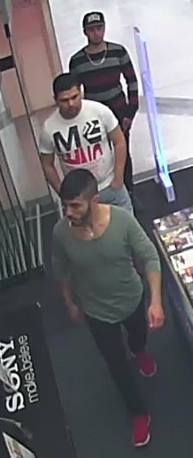 keinfreiwild's tweet photo. Betrügertrio auf Fahndungsfoto #Paderborn/ #Brilo... https://t.co/fGdiXyyXj6