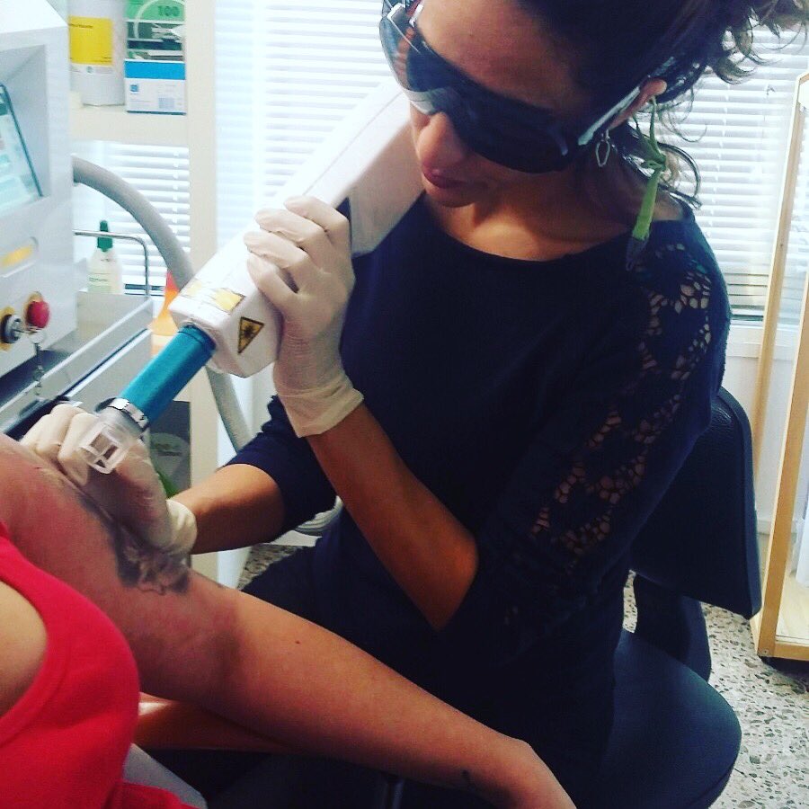 TattooViper's tweet photo. Eliminación láser para tatuajes con la máquina #inkhuntermaster increíbles resultados. Castelldefels BCN 615383944 #tattoos #remover #laser #eliminaciondetatuajes https://t.co/Xms3wLKGUw