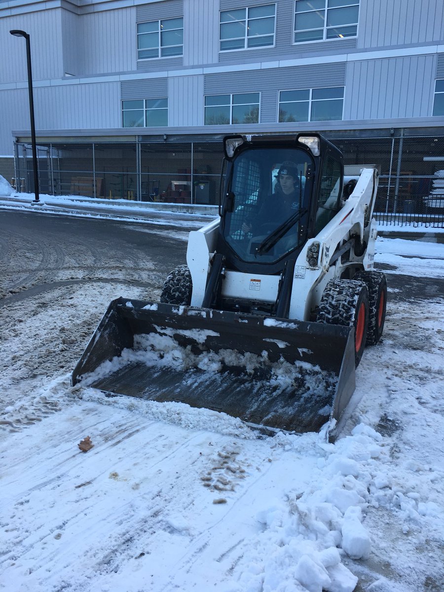 ETHSLandscape's tweet photo. Landscape Juniors braving the cold to and practicing Skidsteer operation by cleaning up ice! https://t.co/7mz5lJ0bM6