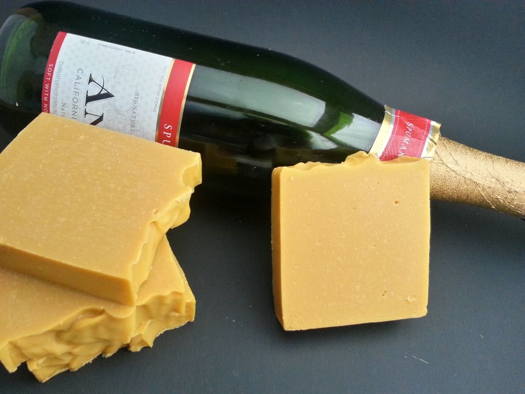 wanderin_soap's tweet photo. May your new year be filled with Champagne Wishes &amp; Caviar Dreams. Made with sparkling wine &amp; skin loving oils 
#soap #wanderinsoap #happy2018 #palmoilfree #natureinspired #champagne #madeindelaware https://t.co/Qy0Me8rkWa