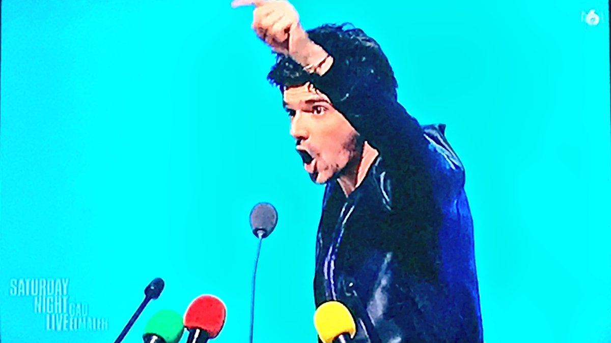LaLifeDeSoso's tweet photo. Il est fort franchement @MarcAntoineLB 😂😂😂😂 @gadelmaleh #SNLGad ❤️ https://t.co/zK8yvG10JD