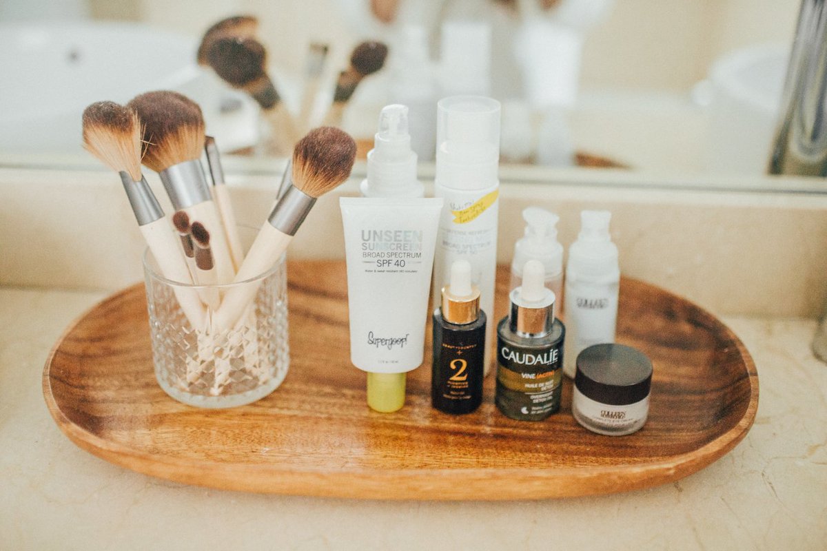 jesskeys_'s tweet photo. Talking about the best EVER skincare product (you're going to LOVE) in today's blog post! (Hint, it's the coolest sunscreen you've ever seen, and it's new from @Supergoop!) Get it here: https://t.co/37WuUAYSEe #butfirstsunscreen #sponsored https://t.co/fEFUIyCs6k