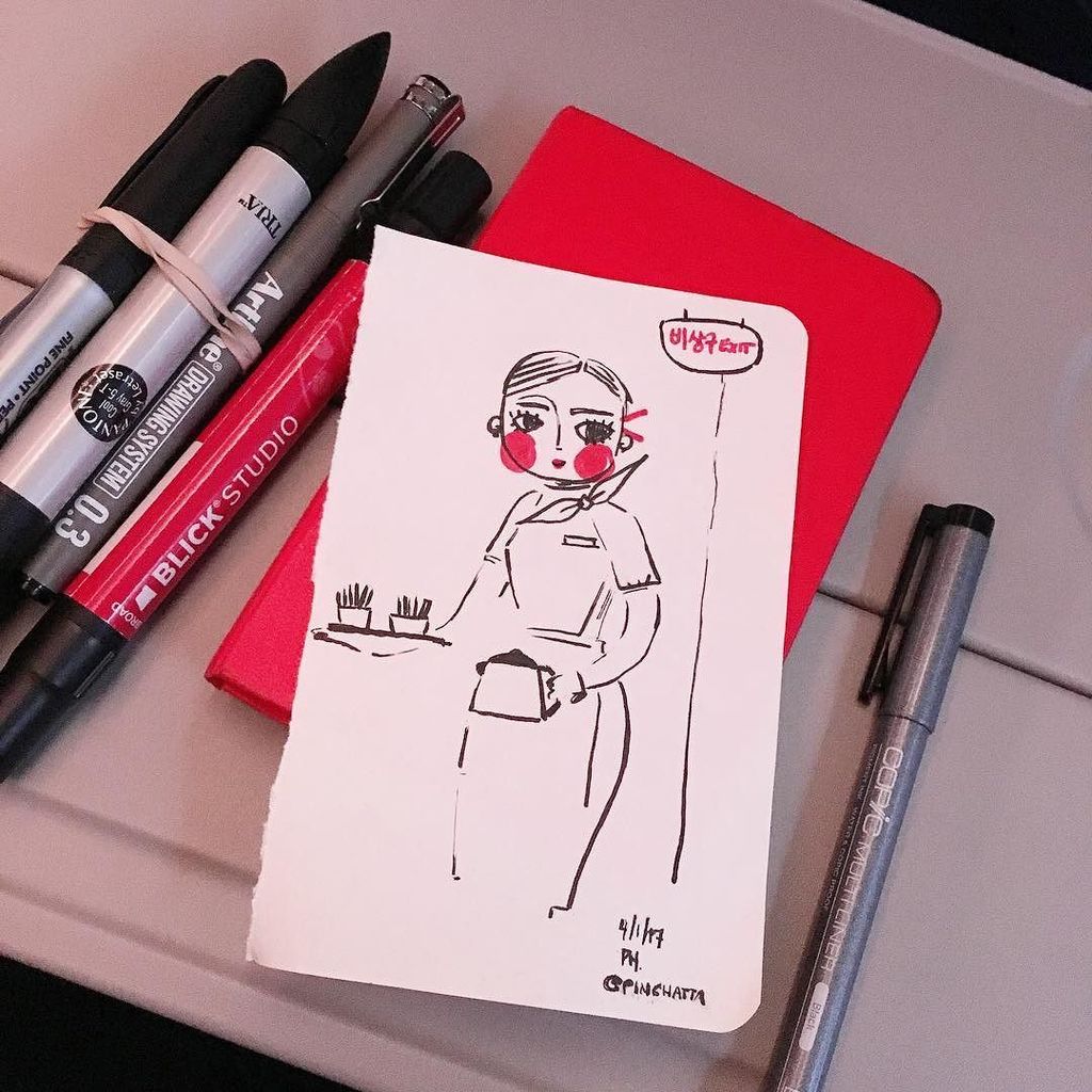PingHatta's tweet photo. First portrait of 2018 happened on the plane✈️KE654. This is the lady who served me breakfast✨ I promised her I would draw her after the meal and I did♥️ @koreanair @koreanairworld #pinghatta https://t.co/QV2Xotyzvk https://t.co/p8C1uR6lji