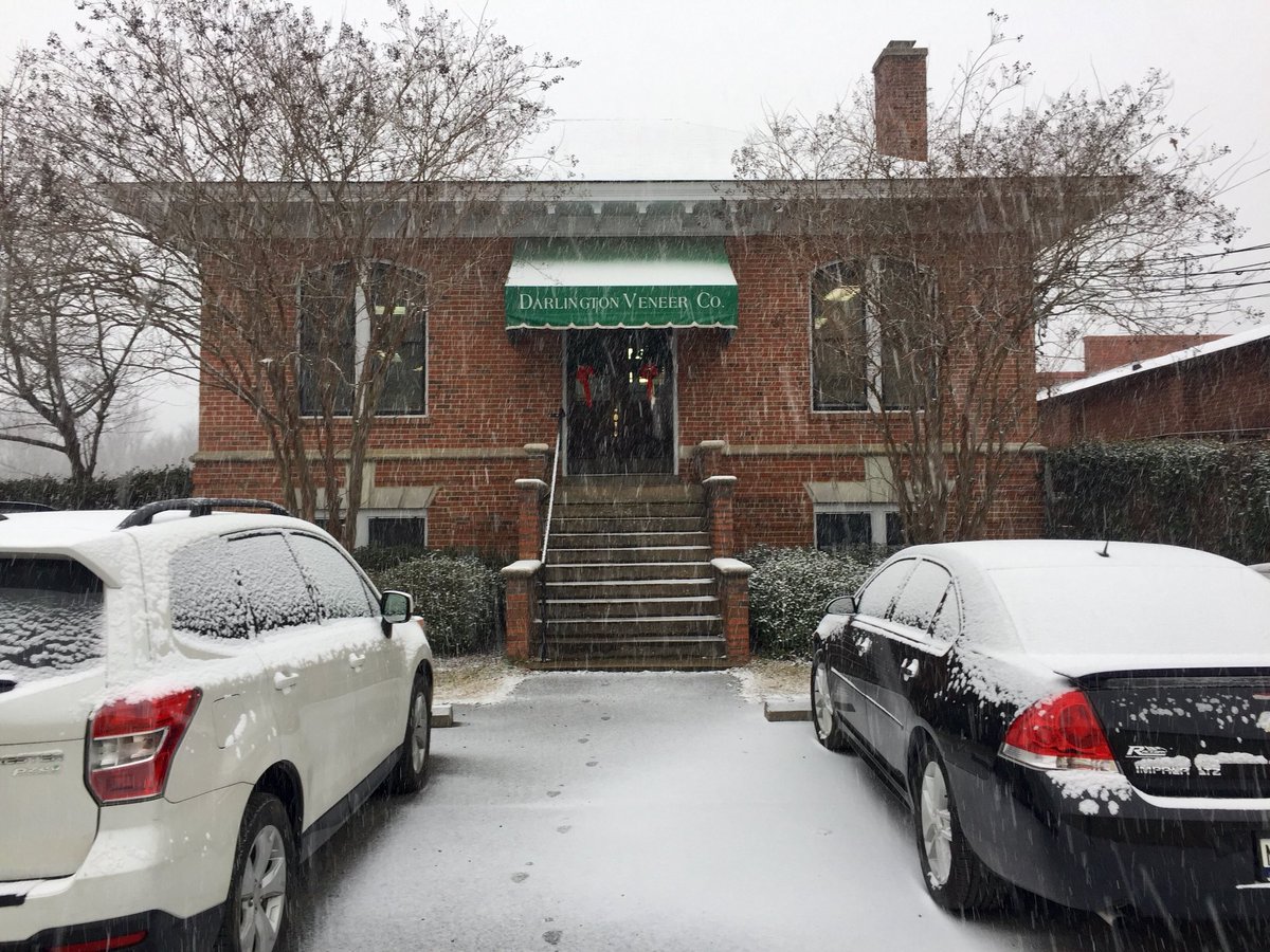 hardwoodplywood's tweet photo. It’s a rare thing, #SnowInSC
#DVCstyle #Snow https://t.co/FStAMAvj0J