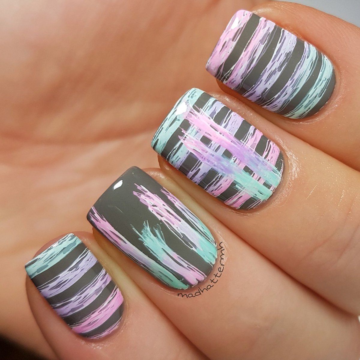 MadHatterMH's tweet photo. Stamped gradient mani using @PSCosmetics &amp;
@uberchicbeauty stamping (collection 22 set - plate 02)
.
#prettyserious #uberchicbeauty #nailstamping #nails #nail #nailstagram #Nailpolish #notd #nailart #naildesign #Nailstyle #nailedit #nailsart #nailswag
.
https://t.co/N5OOrWVp7X https://t.co/DjRQcy3J86