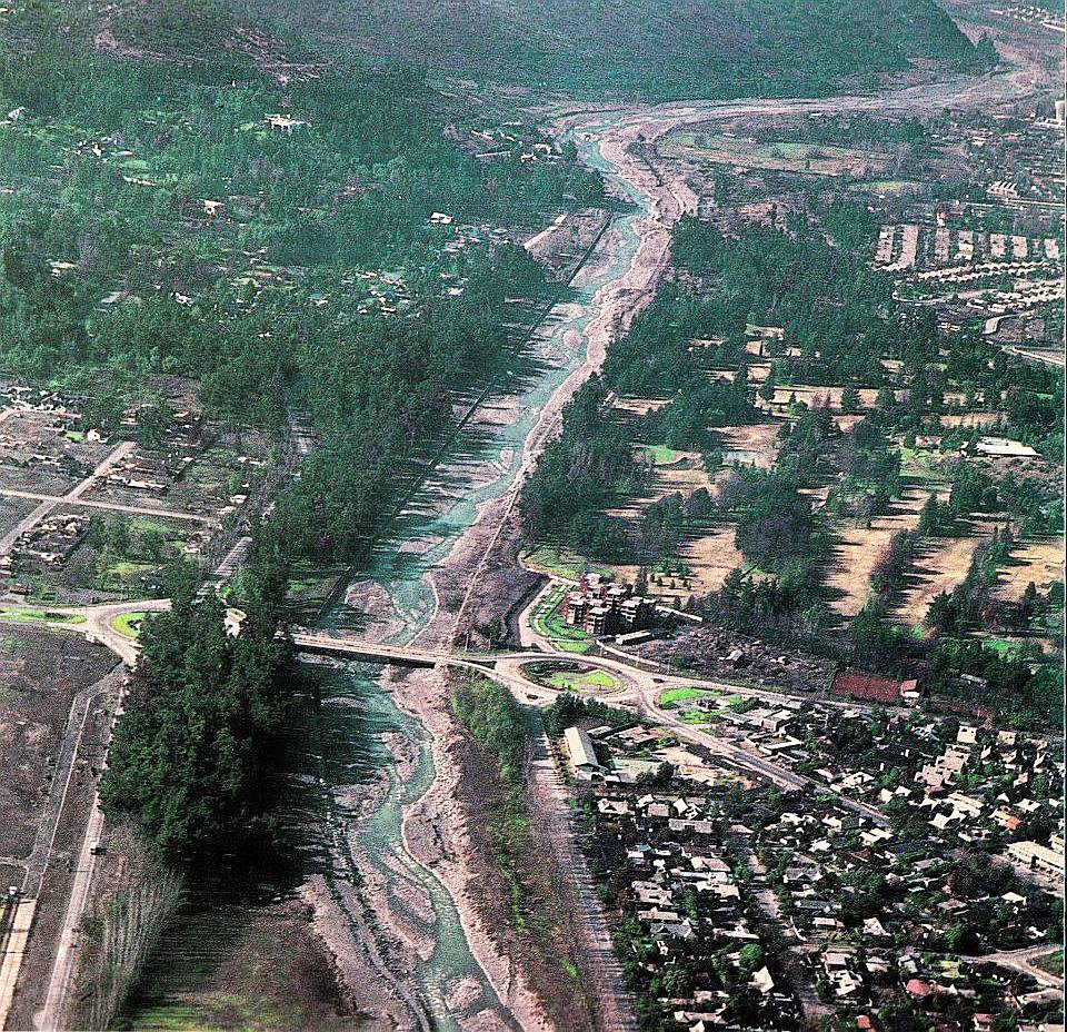 alb0black's tweet photo. Vista aérea de Santiago de Chile, año 1985.
¿sector? https://t.co/yiJZjsAAkx