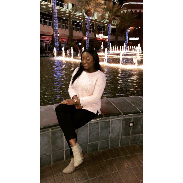 NurseJessPolo's tweet photo. Smiling at what the New Year has to bring ✨
#almostdonewithnursingschool #onemoresemestertogo🎓 #almostanurse👩🏾‍⚕️ #GlorytoGod #trustinghisplan https://t.co/Anv5XWX28Z
