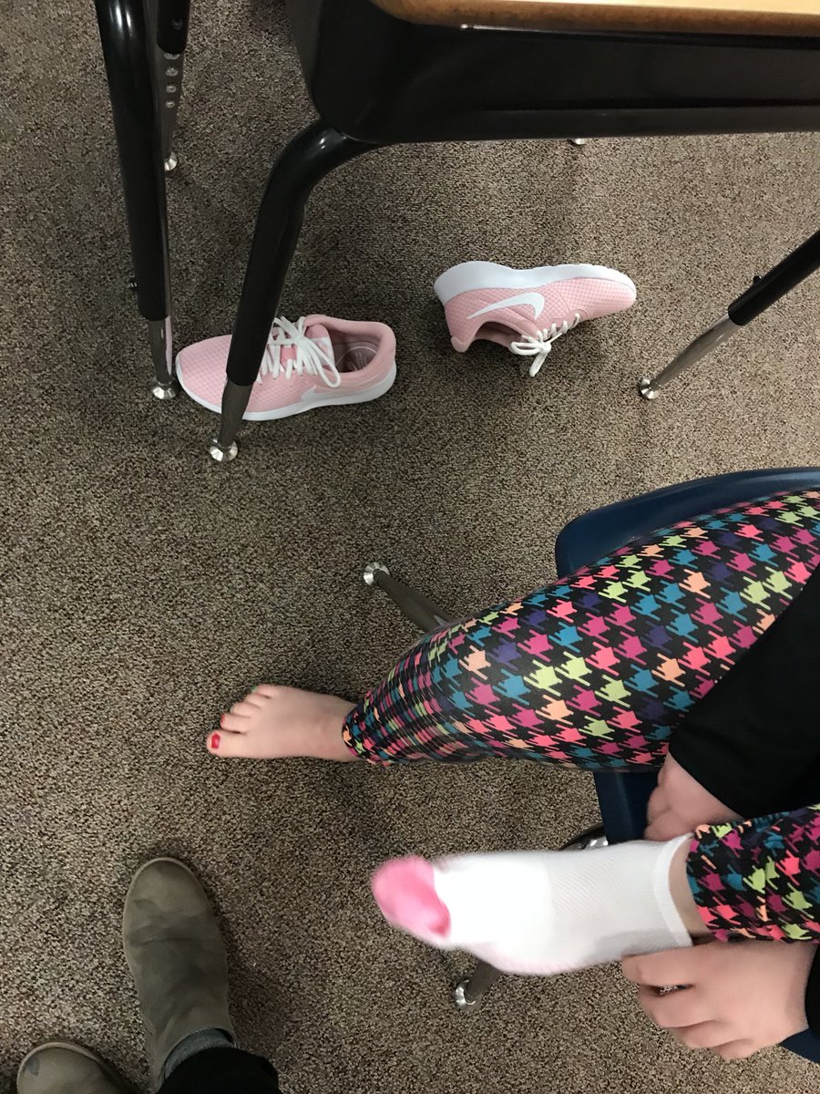 KariMelland's tweet photo. 3rd graders in Mrs. Mercil’s class @PhoenixElemGF teach their families what makes a positive digital footprint using @Seesaw #GFSchools https://t.co/F5HU2aeYEh