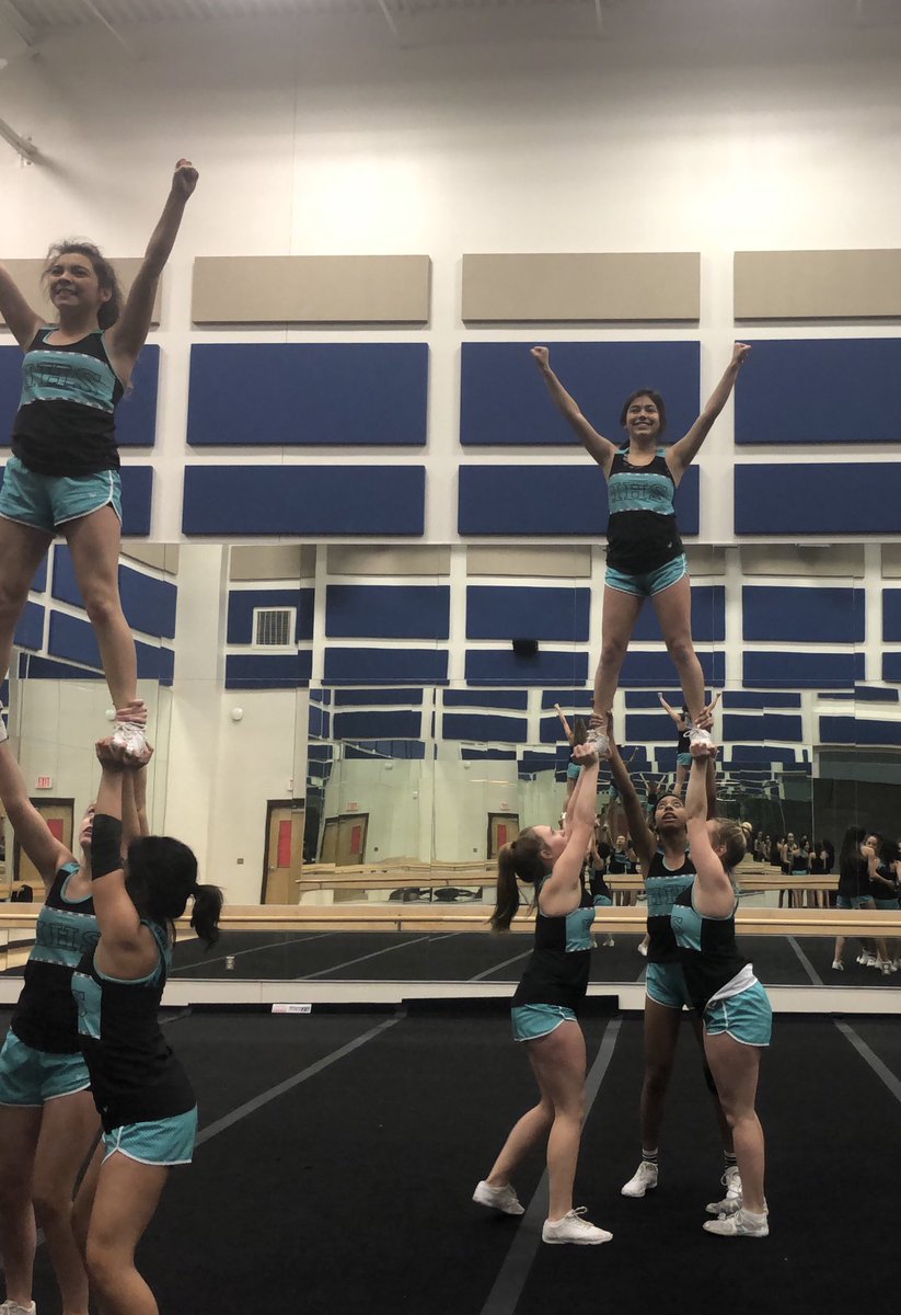 HarlanCheer's tweet photo. Back at it! #PracticeMakesPerfect #Comp2018 https://t.co/ylIWqLICt7