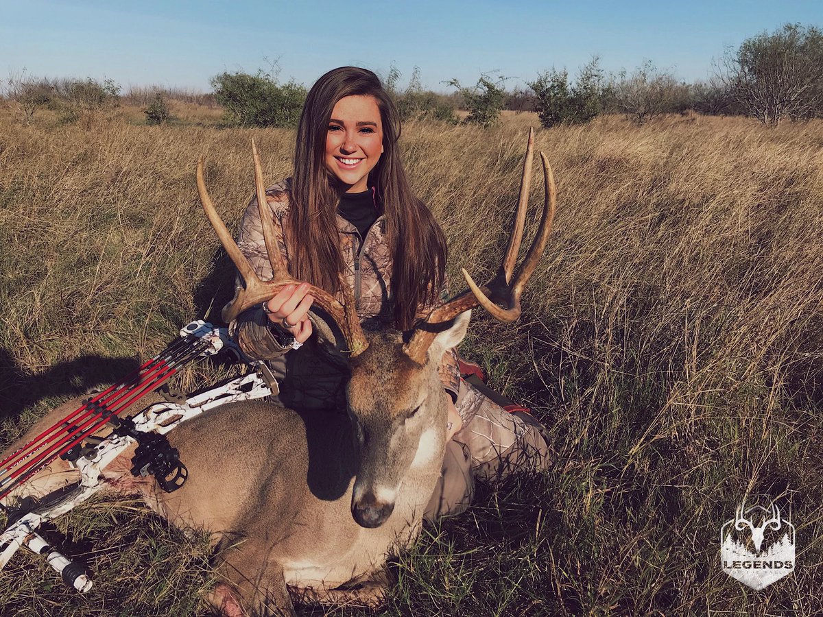 Big congrats to <a href="/makennamcferrin/">MaKenna McFerrin Jones</a>, she started off the New Year with 💥
#archeryhunting #whitetaildeer #realtree #realgirlshunt