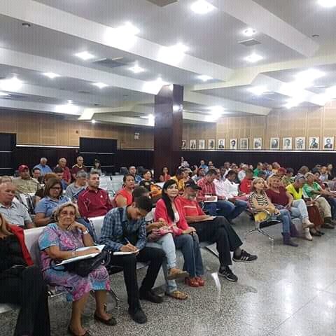 Maritzalucha's tweet photo. Reunion política con nuestro Alcalde @Alemarvez10  EquipoMunicipalPSUValenci consulta Plan Patria #2  @NicolasMaduro @dcabellor https://t.co/CIocEazA30