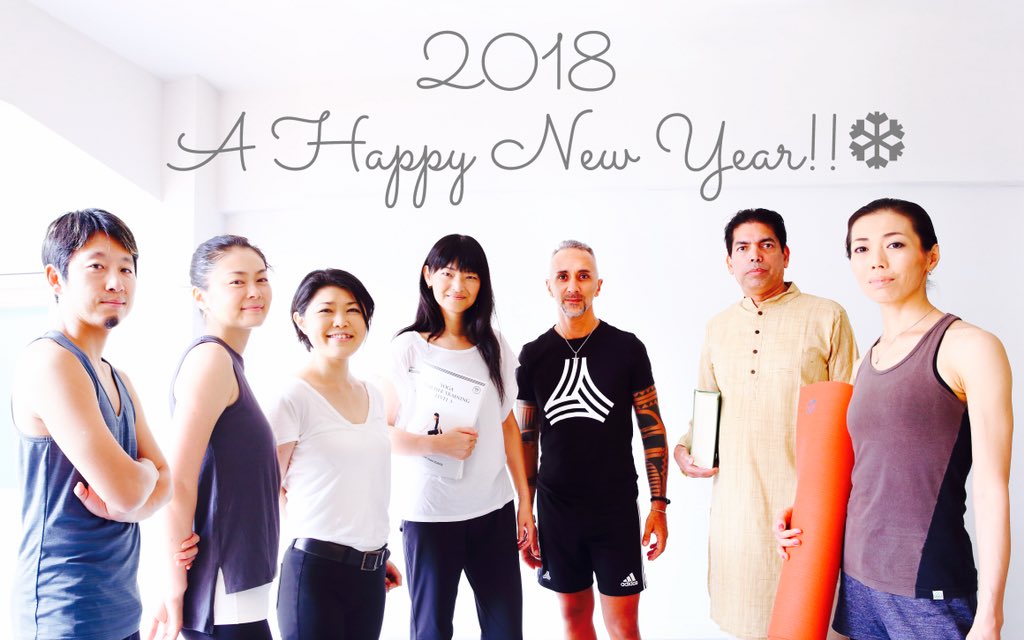 代々木アンダーザライト ヨガスクール Utl 18年もどうぞよろしくお願いいたします 信頼できる素晴らしい講師陣と共に ヨガとはなんぞや を ヨガで迷うことがないよう 今年も引き続き代々木から発信してまいります 写真 左から 中村尚人 鈴木