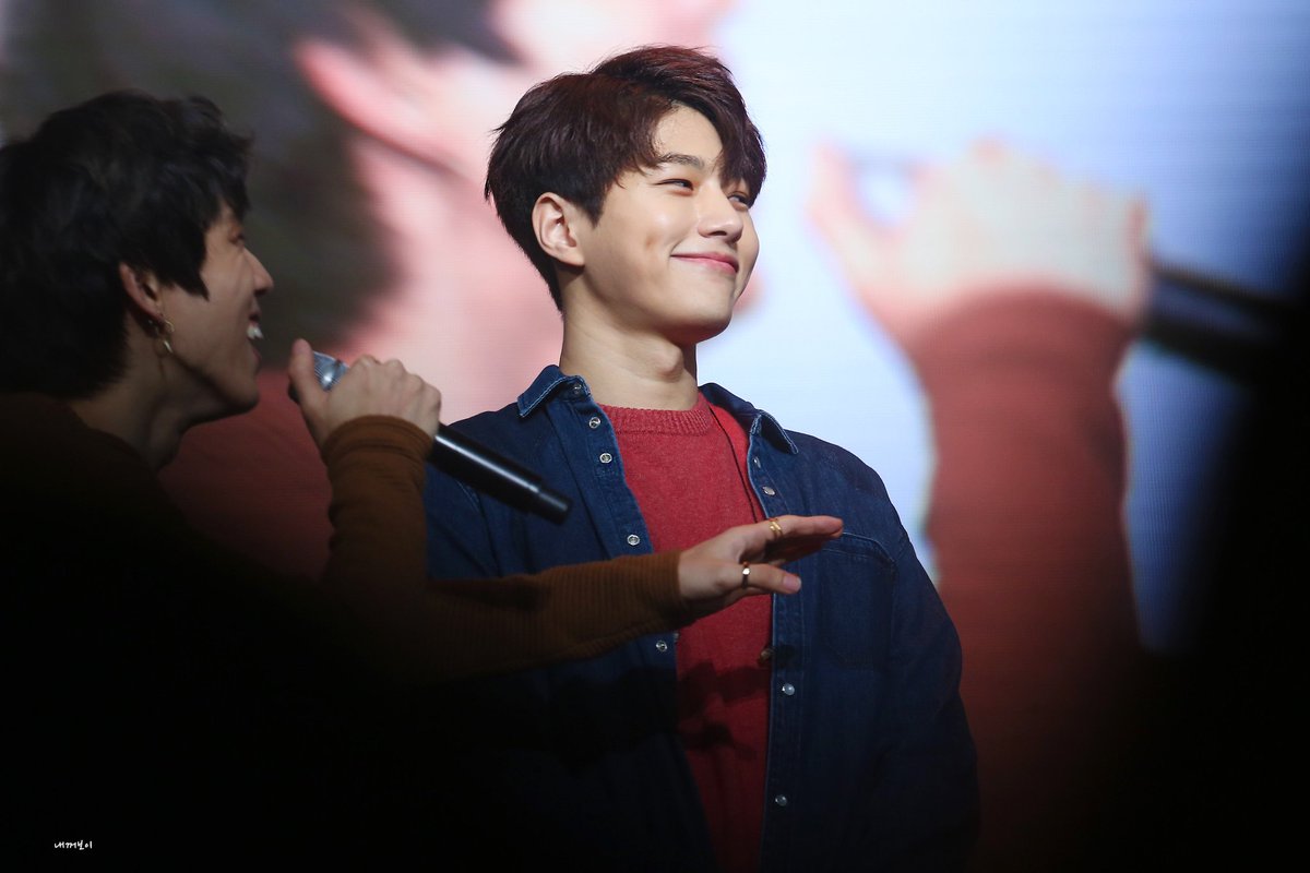 kmsl_updates's tweet photo. [PICS] 171230 - #인피니트 L at #IFNTBeginAgain Day 2

by smithereens_kms https://t.co/3nUS4lyjd3