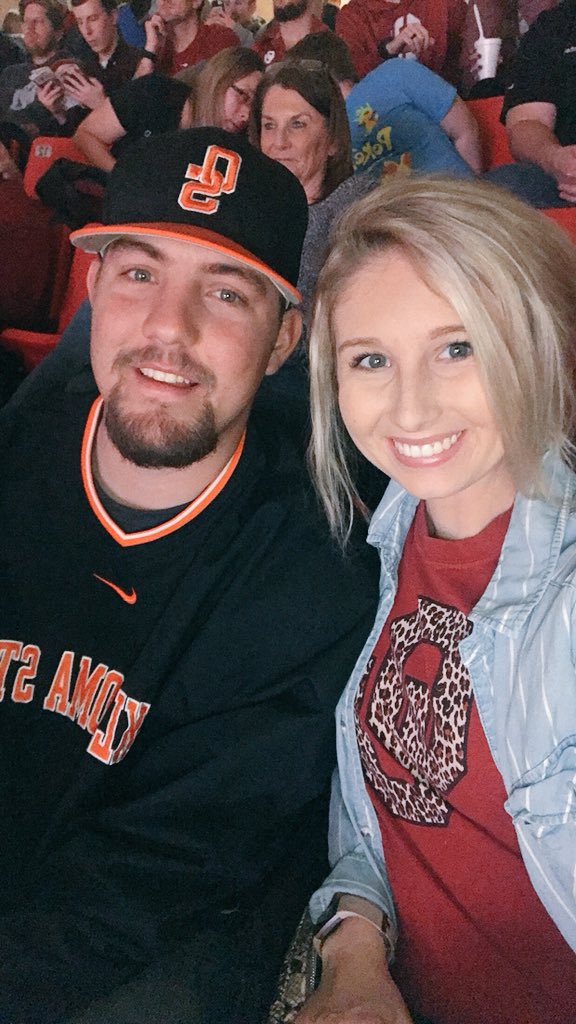 Hendersonjace's tweet photo. HOUSE DIVIDED 🤟🏼 #boomersooner #Bedlem https://t.co/xamF9yMQlN