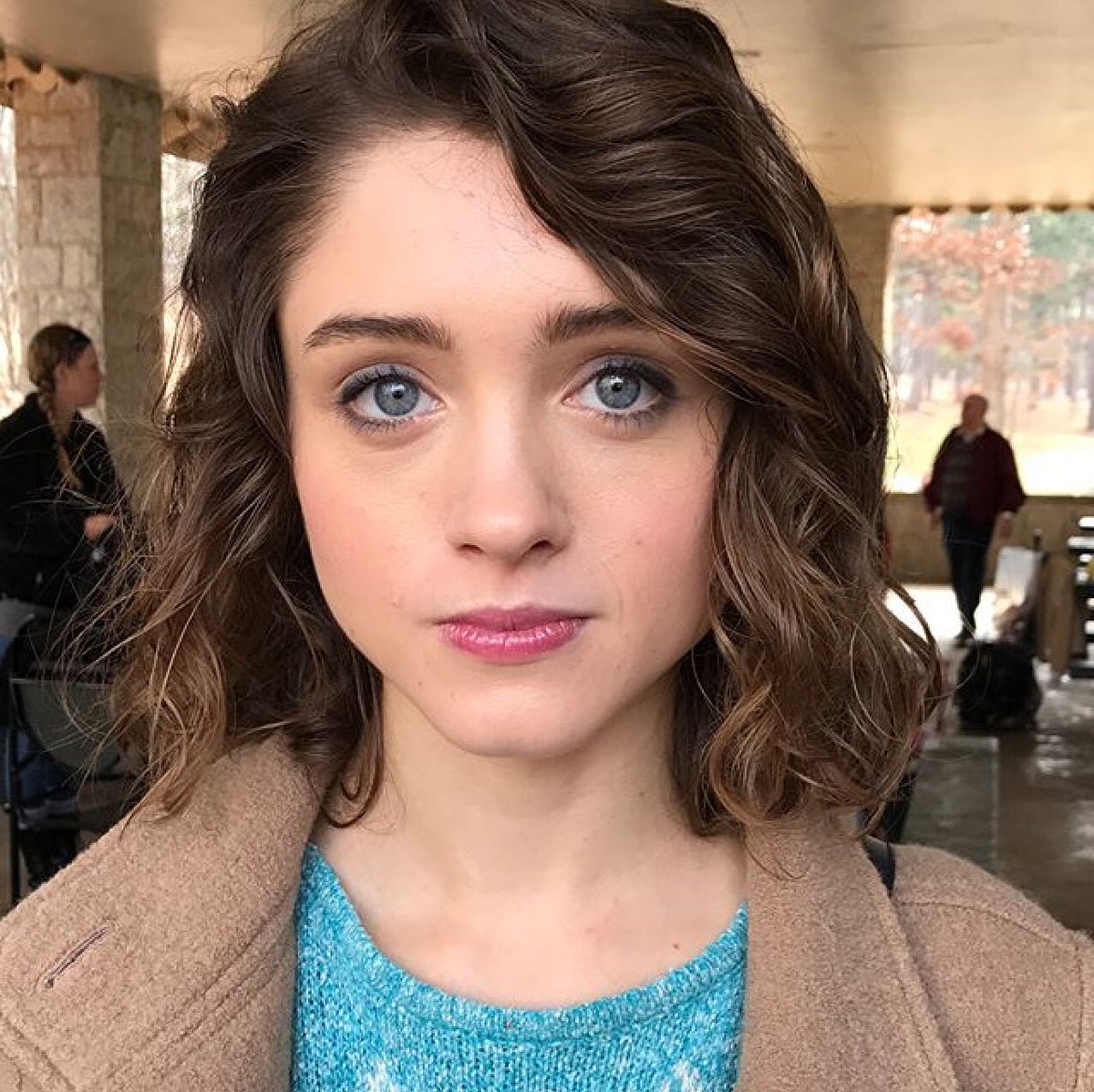 Best Of Natalia Dyer Fan Account On Twitter The Makeup Artist From St Shared This Bts Pic Of Natalia In Costume She Provided A List Of Her Hair And Makeup Products