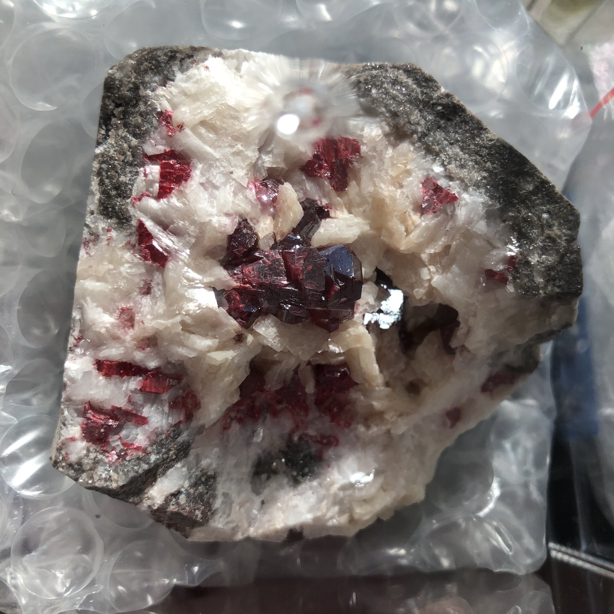 辰砂の巨大結晶 □ Cinnabar ／ 辰砂