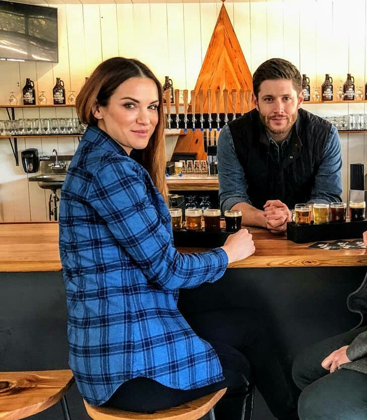 acklesmoldy's tweet photo. we love a power couple https://t.co/ZGr0bhzkFW