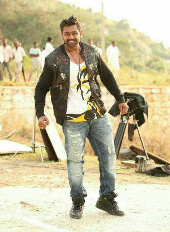 ShekarTeamDS's tweet photo. My #BOSS ACTION PRINCE 
#DHRUVA ANNA😃😊 
#man_of_million_heart😃😊😍
JAI HANUMAN😍    #D_PRINCE👊 https://t.co/yaOKpk0ekI