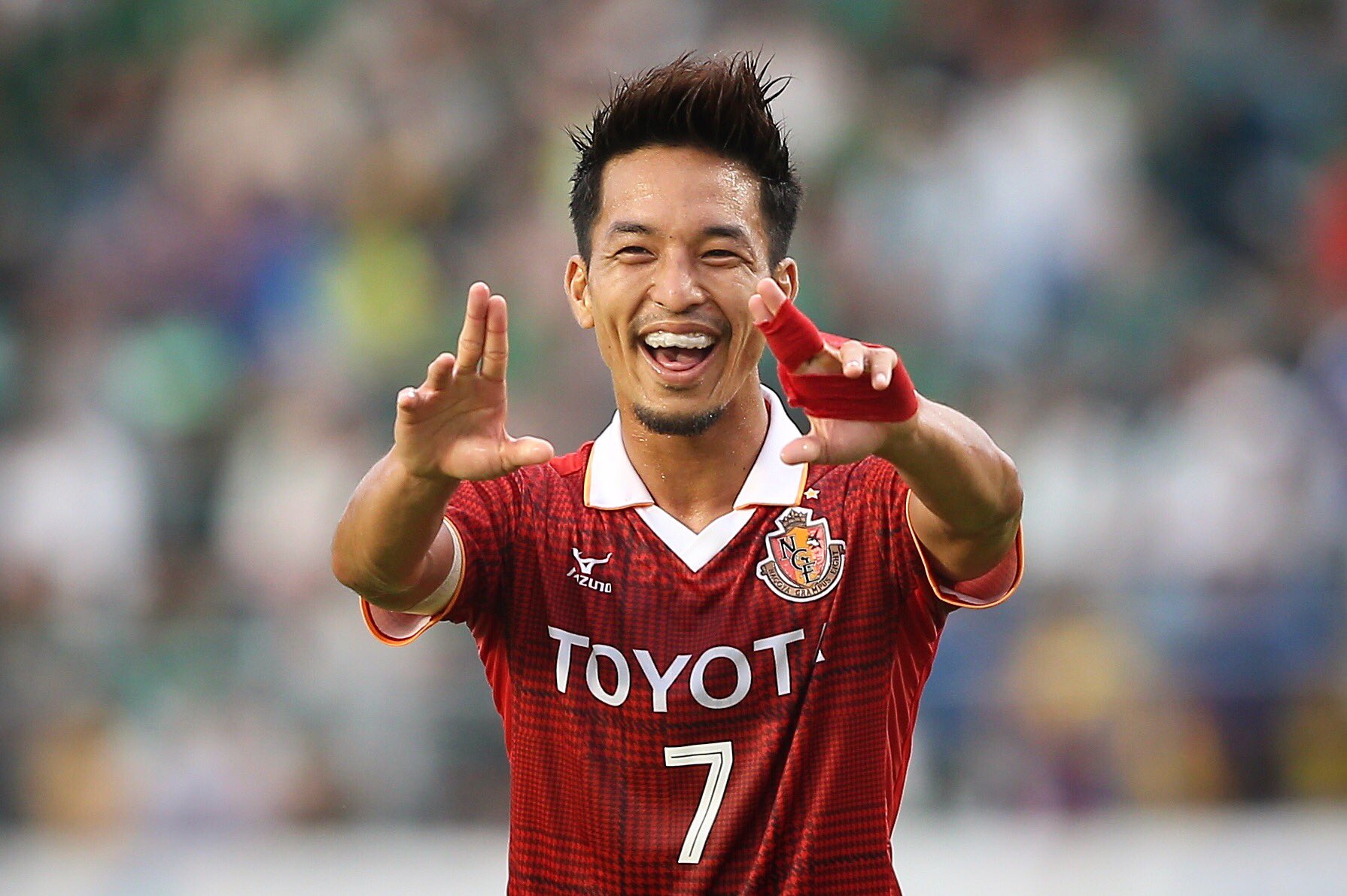 名古屋グランパス Nagoya Grampus 田口泰士選手のジュビロ磐田への完全移籍 が決定いたしました ファン サポーターの皆さんへの田口選手の最後の言葉は公式サイトよりご覧ください 田口泰士選手 ジュビロ磐田へ完全移籍のお知らせ T Co