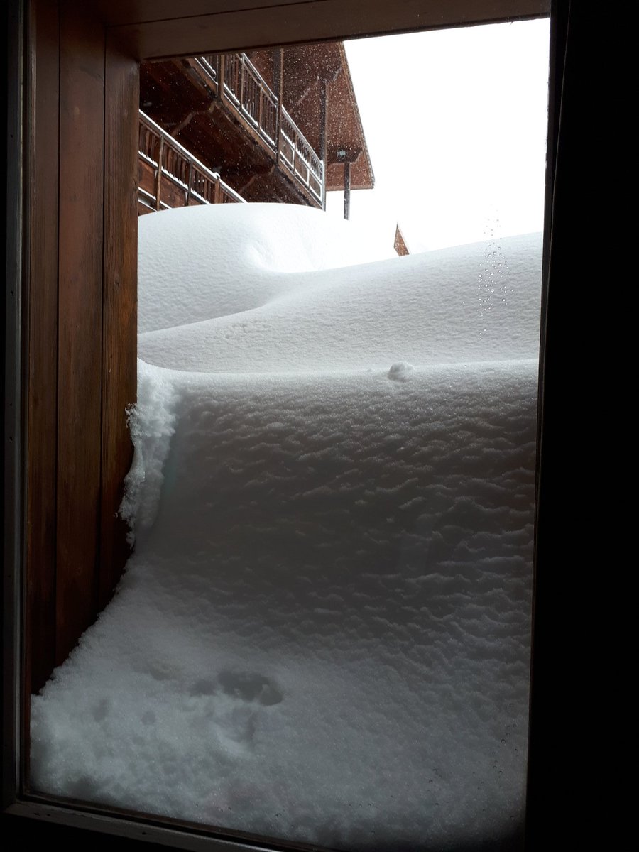 Dariel_Burdass's tweet image. View from our bedroom window - Val Thorens and the snow keeps on coming #snow