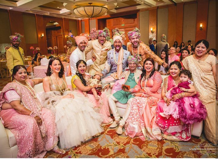 Fullonfilmy_'s tweet photo. Krunal Pandya's Wedding pictures are just wonderful 😍💖
#FullonFilmy  

@krunalpandya24 
@hardikpandya7 https://t.co/sdeIhs6m0z