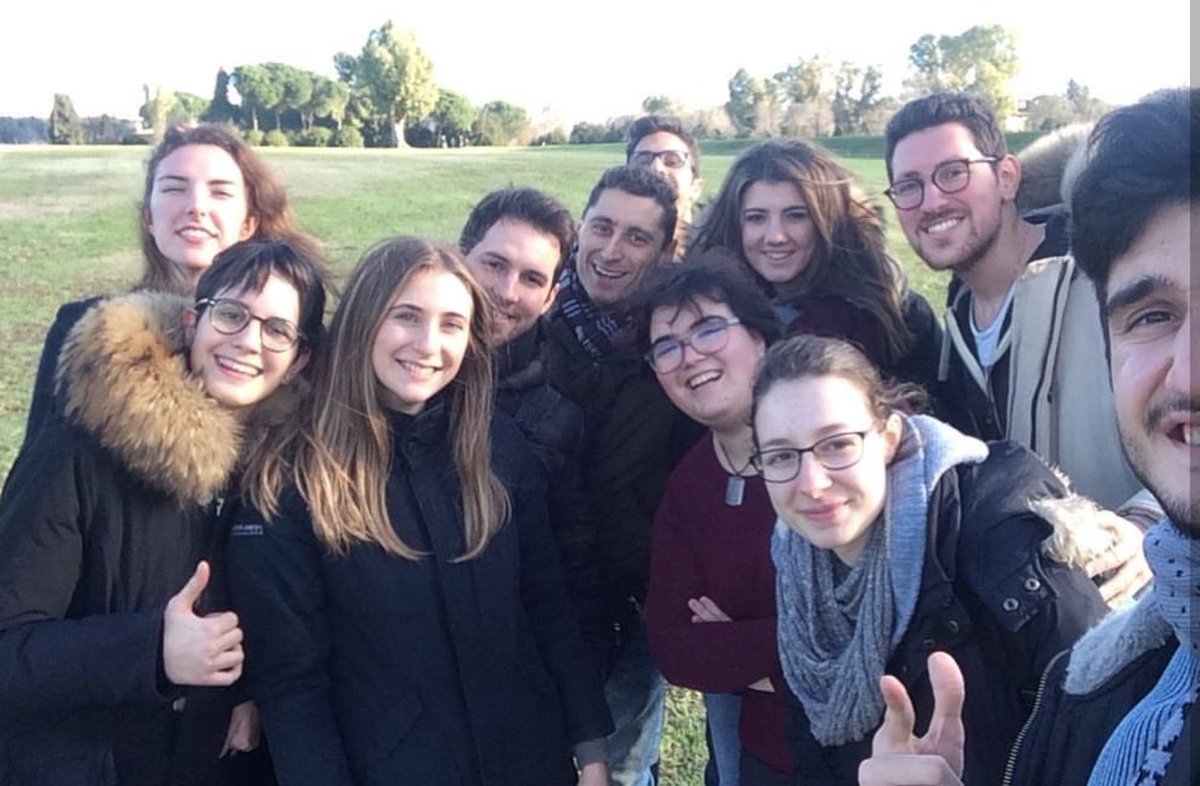 Nicole_Faccio's tweet photo. Un viaggio incredibile, persone fantastiche 💙 Grazie di cuore @IUS_VE 

#volontariato a #Roma https://t.co/ZJwUeiEveh