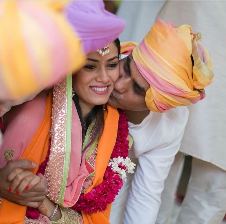 Fullonfilmy_'s tweet photo. Mira Rajput Kapoor relives an adorable moment with Dad from her wedding 👨‍👧💖😍
#FullonFilmy  

@MiraRajput https://t.co/FNO0BpTbdl