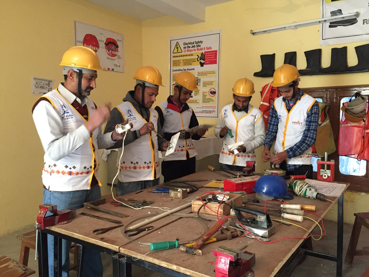 PmkvyGtb's tweet photo. #PMKVY #SKILLINDIA #ASSISTANTELECTRICIAN 2017-2018 https://t.co/edhOAfaD90