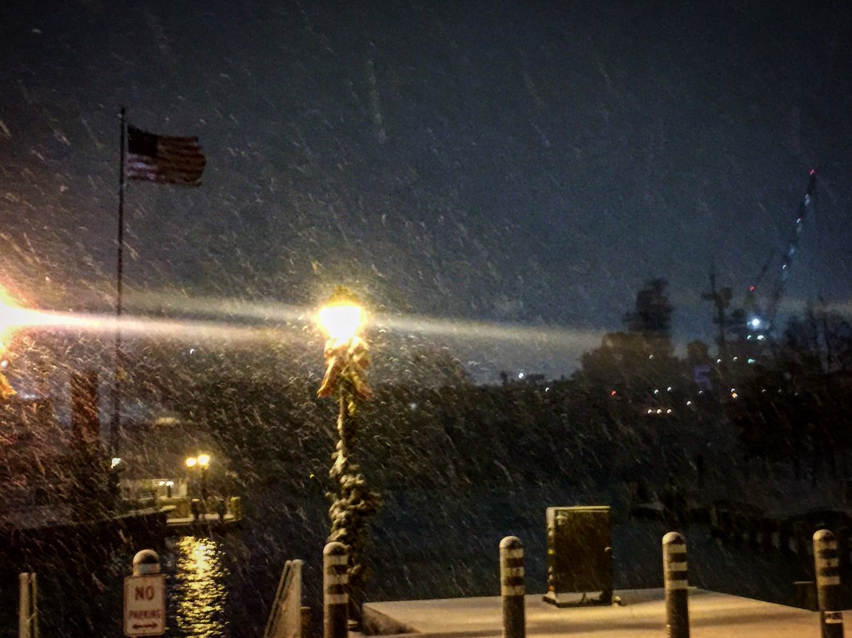 DeitraT's tweet photo. Roads are TERRIBLE, but the snow โ๏ธ does make a great backdrop for pretty pictures. #vawx #FirstSnowStormOfTheSeason https://t.co/CEfqX9bGlD