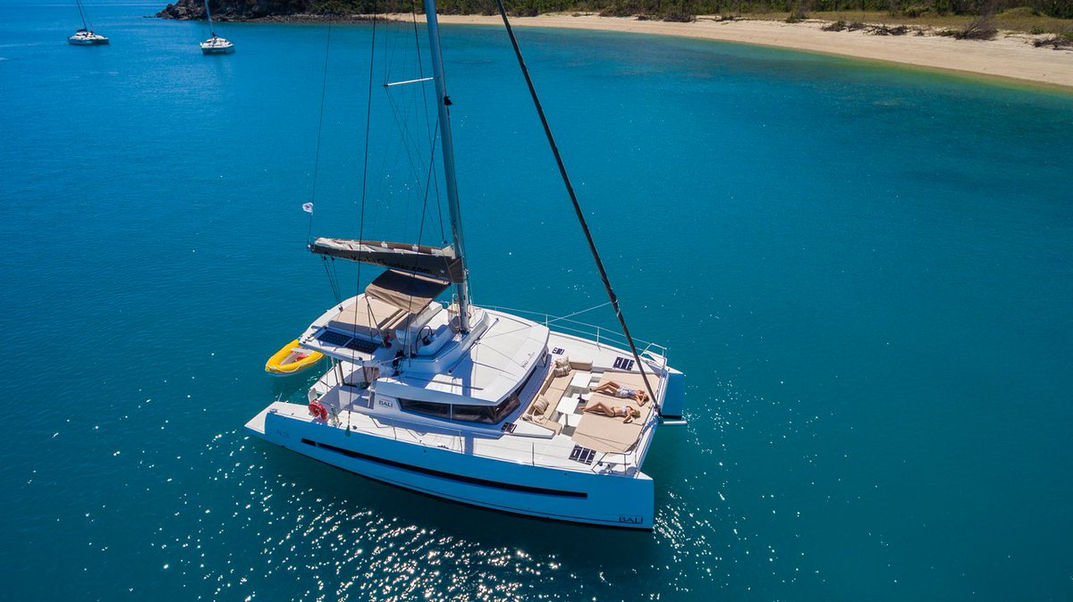 BaliCatamarans's tweet image. Bali 4.3 Sinatra at anchor in Whitsundays Islands