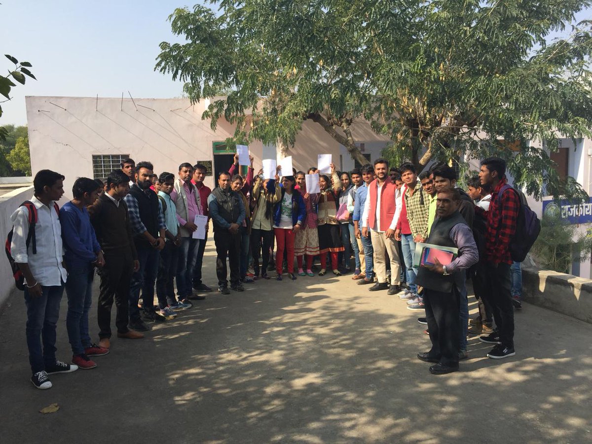 Raj_NavMatdata's tweet photo. #IAmNewIndia #ToBeVoter @VasundharaBJP @AshokParnamiBJP @chshekharbjp @ashoksainibjym @BJYM4Rajasthan @BJP4Rajasthan @BhajanlalBjp @virendra79 @Nitin1524 नव मतदाता पंजीकरण अभियान का प्रदेशभर में युवाओं का जोरदार उत्साह।युवा प्रदेश के विकास में भागीदार बनने का संकल्पबद्ध। https://t.co/dc6x4InLF6