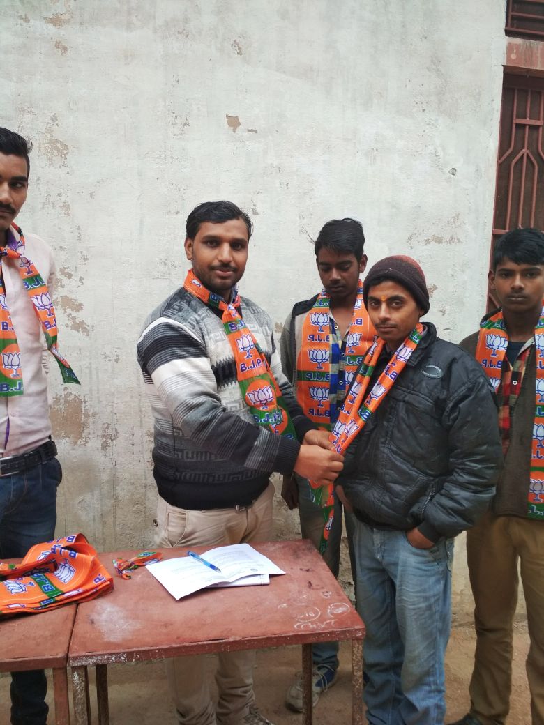 Raj_NavMatdata's tweet photo. #IAmNewIndia #ToBeVoter @VasundharaBJP @AshokParnamiBJP @chshekharbjp @ashoksainibjym @BJYM4Rajasthan @BJP4Rajasthan @BhajanlalBjp @virendra79 @Nitin1524 नव मतदाता पंजीकरण अभियान का प्रदेशभर में युवाओं का जोरदार उत्साह।युवा प्रदेश के विकास में भागीदार बनने का संकल्पबद्ध। https://t.co/vI8xpM5d5R