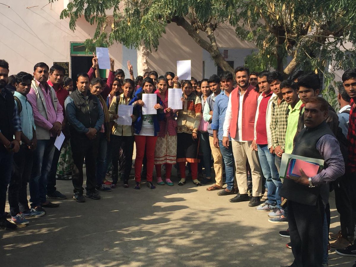 Raj_NavMatdata's tweet photo. #IAmNewIndia #ToBeVoter @VasundharaBJP @AshokParnamiBJP @chshekharbjp @ashoksainibjym @BJYM4Rajasthan @BJP4Rajasthan @BhajanlalBjp @virendra79 @Nitin1524 नव मतदाता पंजीकरण अभियान का प्रदेशभर में युवाओं का जोरदार उत्साह।युवा प्रदेश के विकास में भागीदार बनने का संकल्पबद्ध। https://t.co/20nPTSvMWr