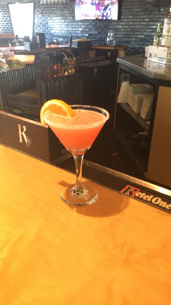 FreshFritzAZ's tweet photo. Sometimes you want to get a little tropical with @KetelOne in the Desert #diageorep #ketelone #vodka #sushibrokers #ithastobeperfect https://t.co/Z0xwDpepIL
