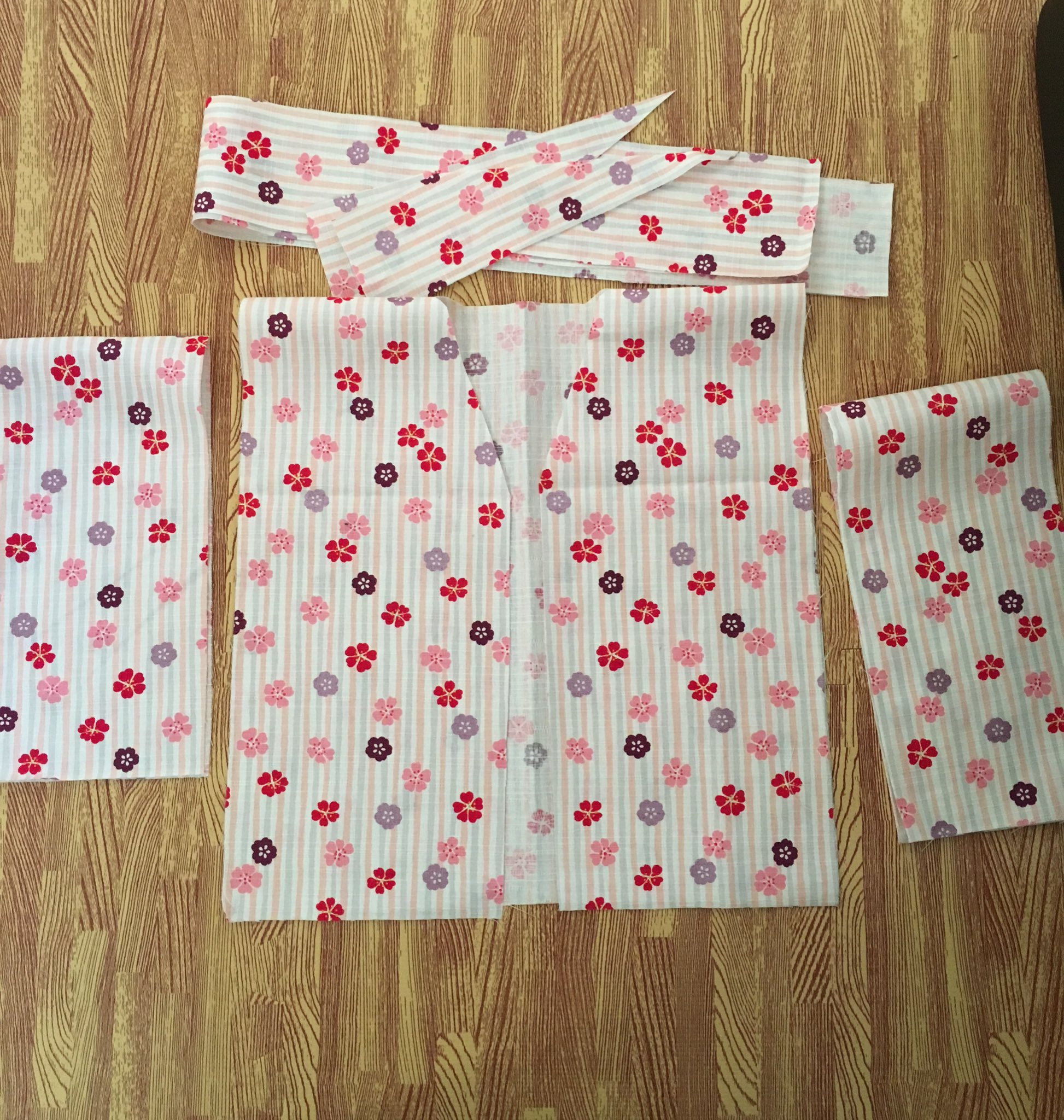 かおる ひとまず生地裁断した 手作りベビー用品 袴ロンパース 17oct Baby T Co Zojr5edcau Twitter