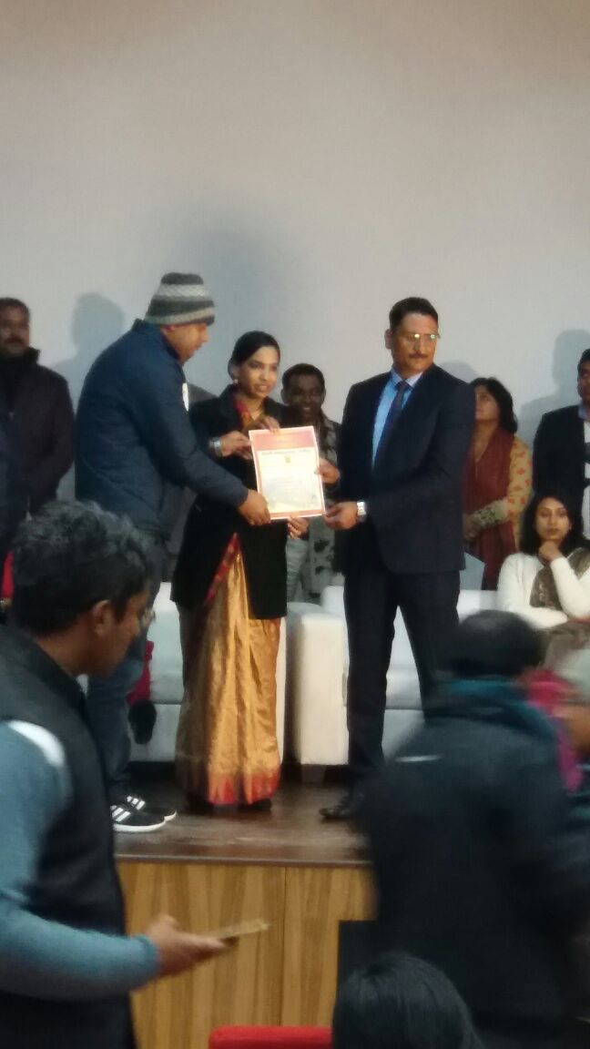 BiharPeyjal's tweet photo. P H DIVISION OFFICIALS BEING HONOURED &amp; FELICITED  BY DM AND SP VAISHALI FOR THEIR EXEMPLERY, INVALUABLE &amp; COMMENDABLE WORK  DURING CHATH, KARTIK PURNIMA MELA  AND PRAKASH PARVA . https://t.co/PhPZl98aJk