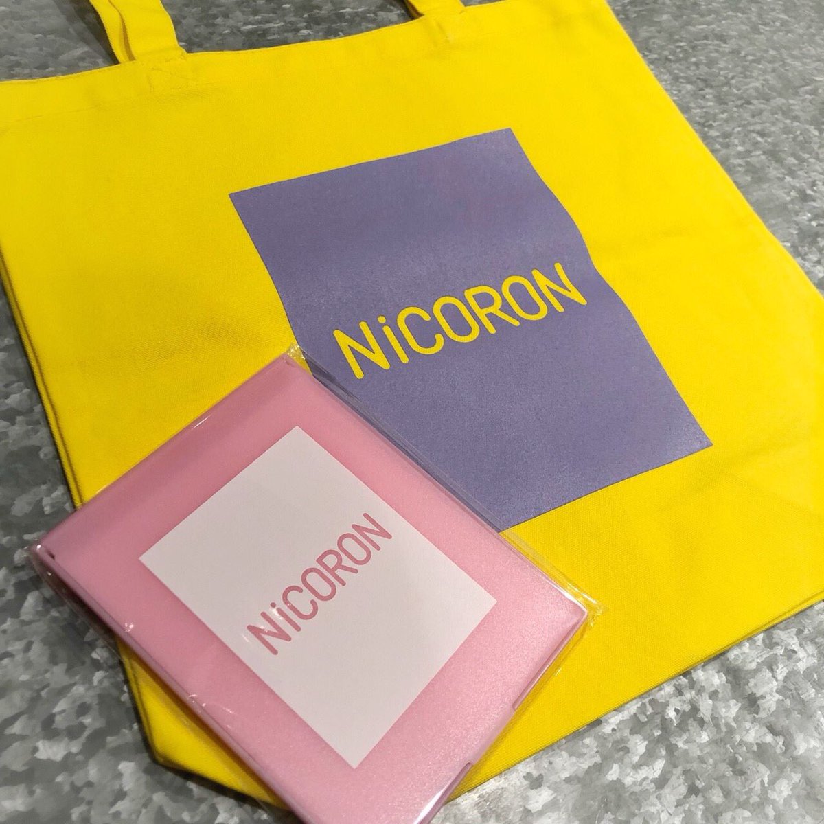 \フォロー&amp;RTで応募!/

リクエストにお答えして #NiCORON からのお年玉🎍🐶

展示会のお土産で大好評だった #オリジナルトートバック  (黄色)と #オリジナルミラー をsetで抽選で5名様にpresent💕

nicoron.com