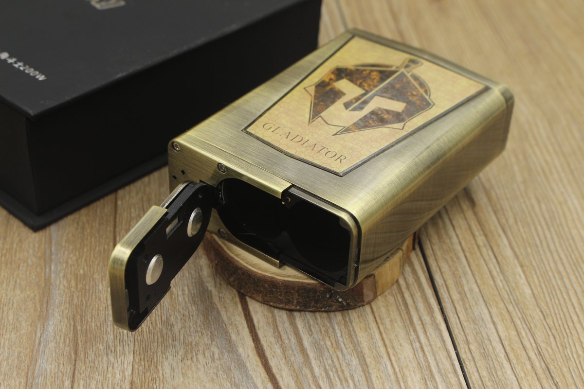 DelionsBen's tweet photo. Bronze and copper colors original Gladiator 200W box mod, laser Colosseum and Spartan graphic on 2 sides. LED screen to show parameters, buttons to adjust output. Slots suit 2 pcs 18650 batteries.
#vapemod #boxmod #vapenews #vapelife #vapetime https://t.co/QRTDKvdGxu