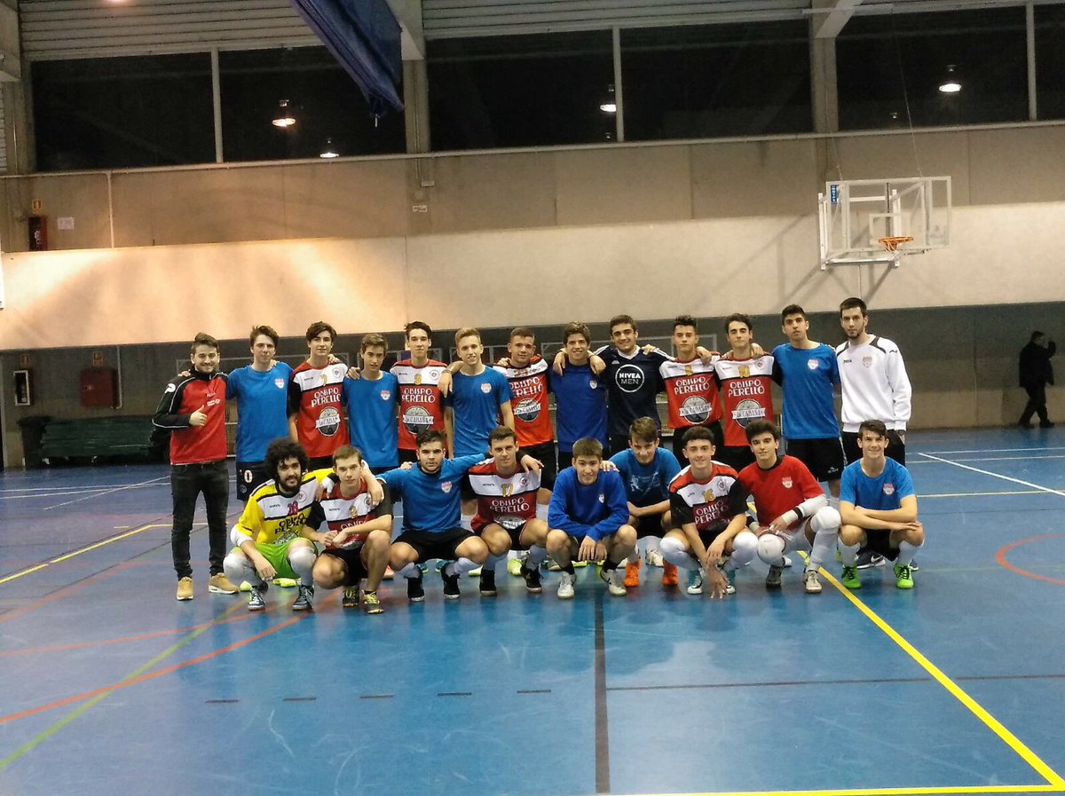 Hectorbambinno's tweet photo. Gracias a nuestros amigos del Juvenil DH de @trescantosfs por el amistoso. Un placer y mucha suerte este año! https://t.co/TcMcG6WlDd