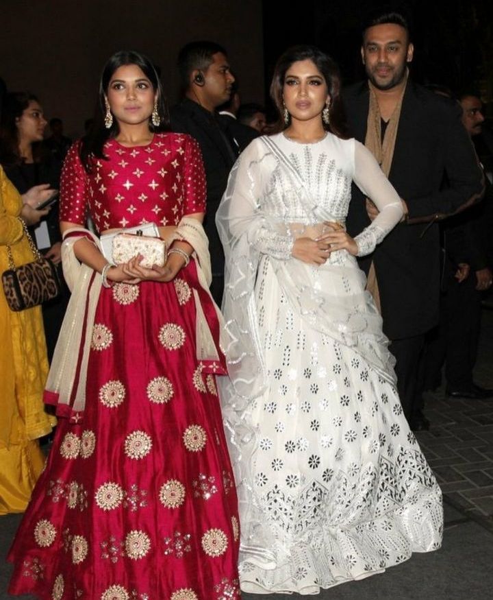 Fullonfilmy_'s tweet photo. Beautiful picture of Bhumi Pednekar with her Sister Samiksha Pednekarππ
#FullonFilmy
@psbhumi
@samikshap https://t.co/JwjX07mbc7