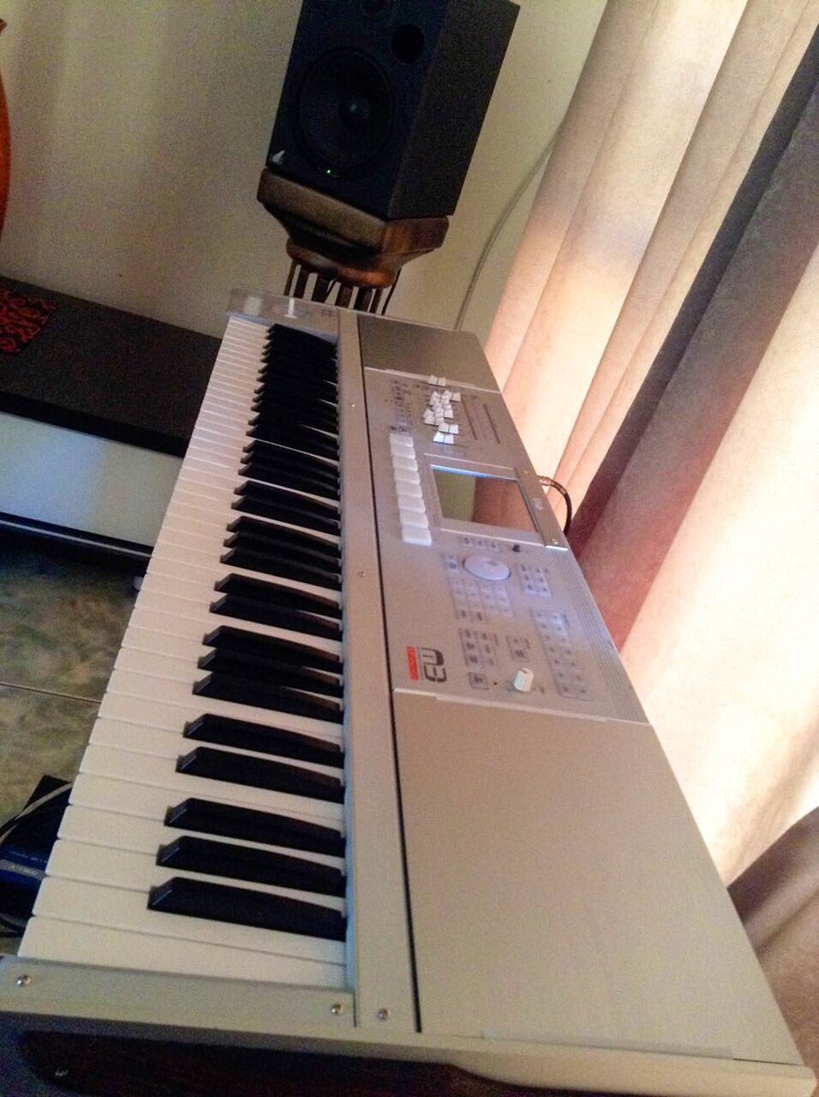 McMokwenaIV's tweet image. My friends keyboard was stolen yesterday at Robi Malingas funeral. The thief might be roaming around the streets trying to sell it. Please RT someone might spot him. #RobbieMalingaFuneral