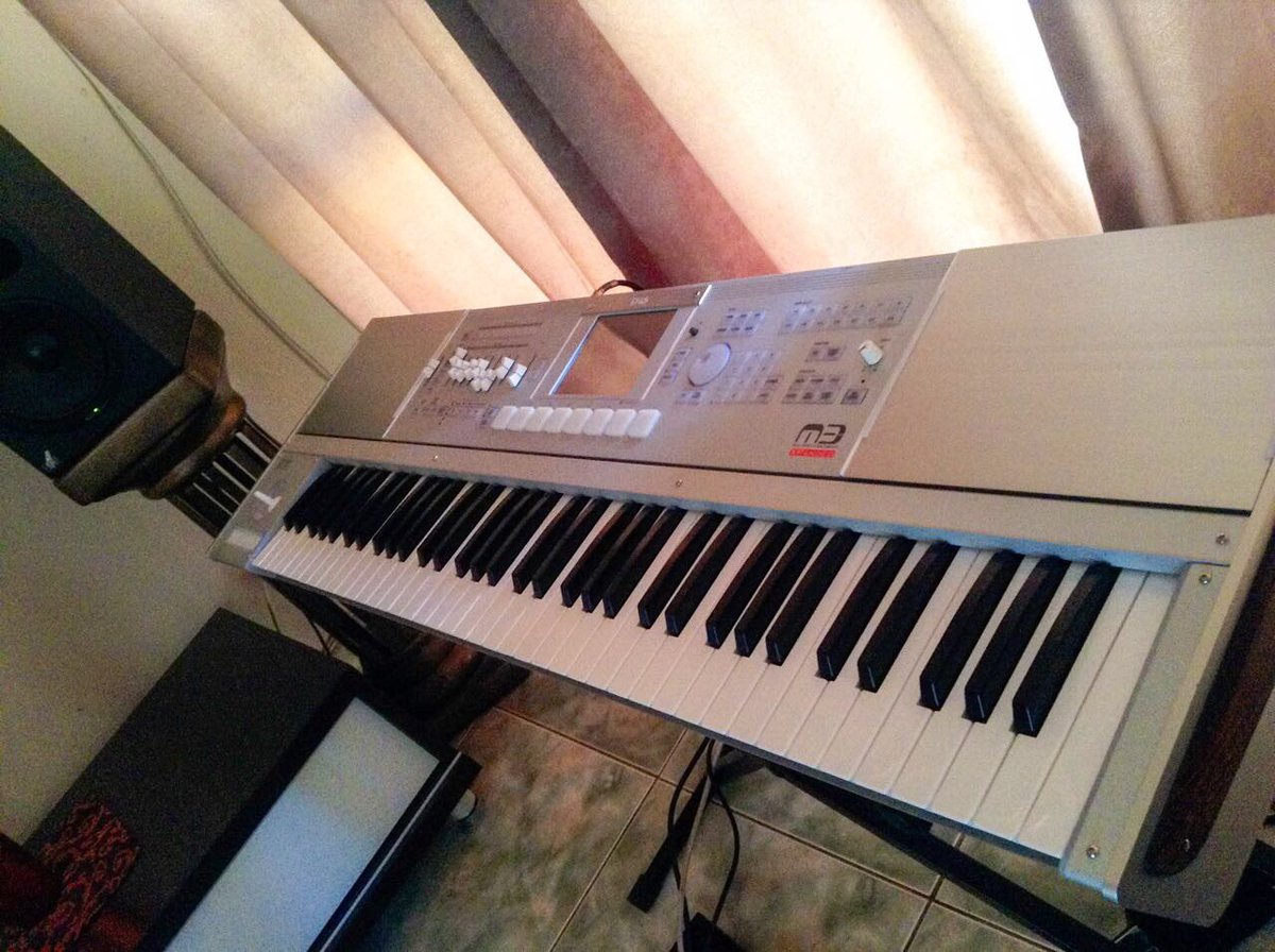 McMokwenaIV's tweet image. My friends keyboard was stolen yesterday at Robi Malingas funeral. The thief might be roaming around the streets trying to sell it. Please RT someone might spot him. #RobbieMalingaFuneral