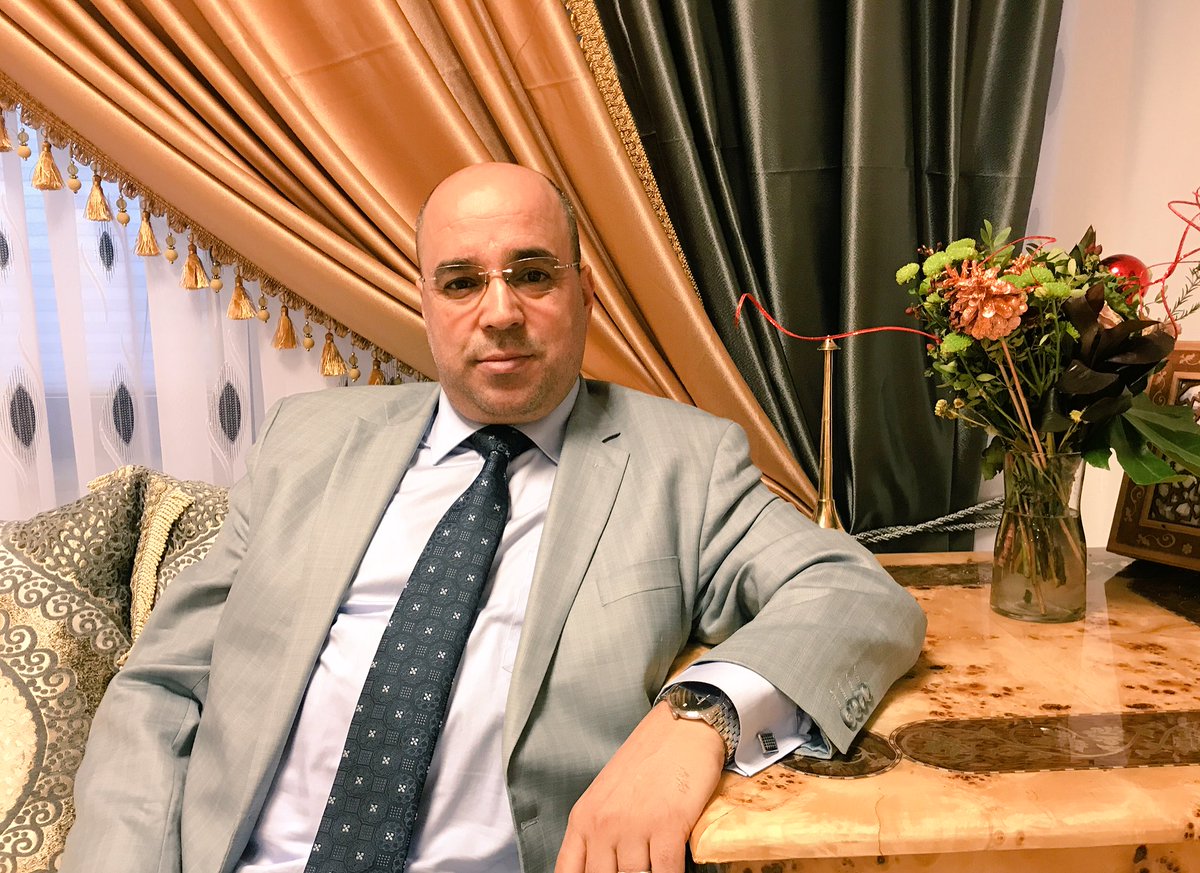 anwarmalek's tweet photo. صباحكم طيب يا كرام..
صديقك المحب عليك أن تنصحه من دون أن تفضحه وعدوك المحارب أفضحه من دون أن تنصحه أما إذا صرت لا تميز بين نصيحة وفضيحة خاصة في زمن الحروب فإنك ستتحول إلى معول هدم لا بناء وحينها لا فرق بينك وبين عدو متربص.
#انور_مالك https://t.co/E9L9AGn04t