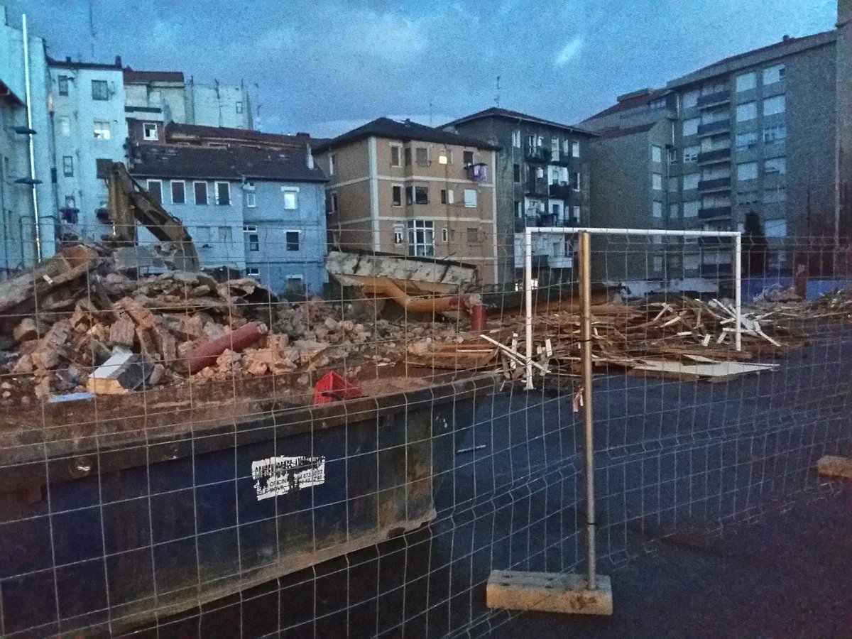 lasallesestao's tweet photo. Aquí hubo un frontón, más de medio siglo para el disfrute de todos los sestaotarras #elcoledesestao https://t.co/p5UBiobEkC