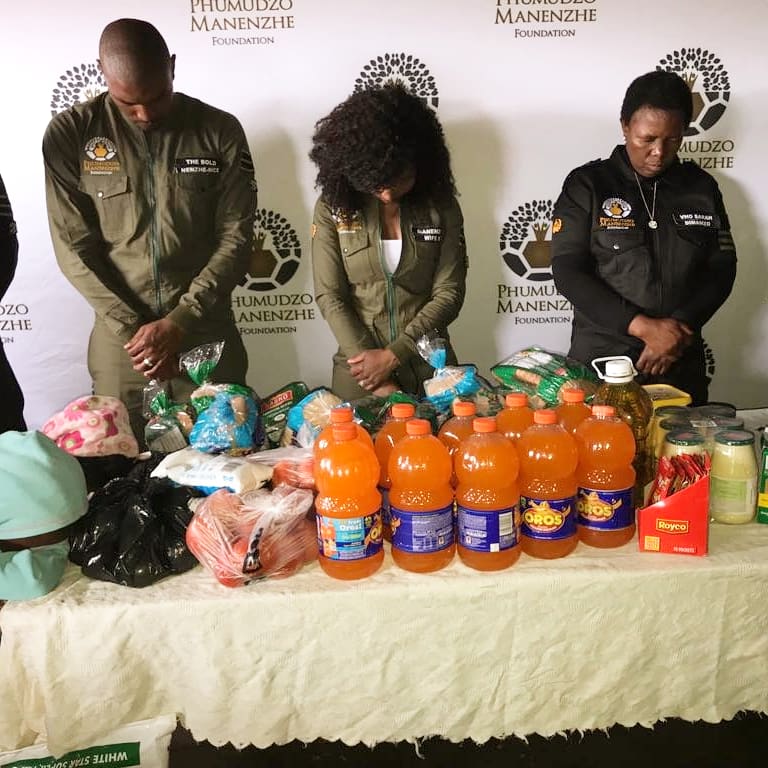 pm_foundation's tweet photo. When we made Christmas Merry for the kids 🎉🎉🎉🎊🎊🎊🎄🎄🎆🎇✨🎈🎈#PMF #PhumudzoManenzheFoundation #givingbacktothecommunity #givingback #LandingAHelpingHand https://t.co/cOSfNtEQdG