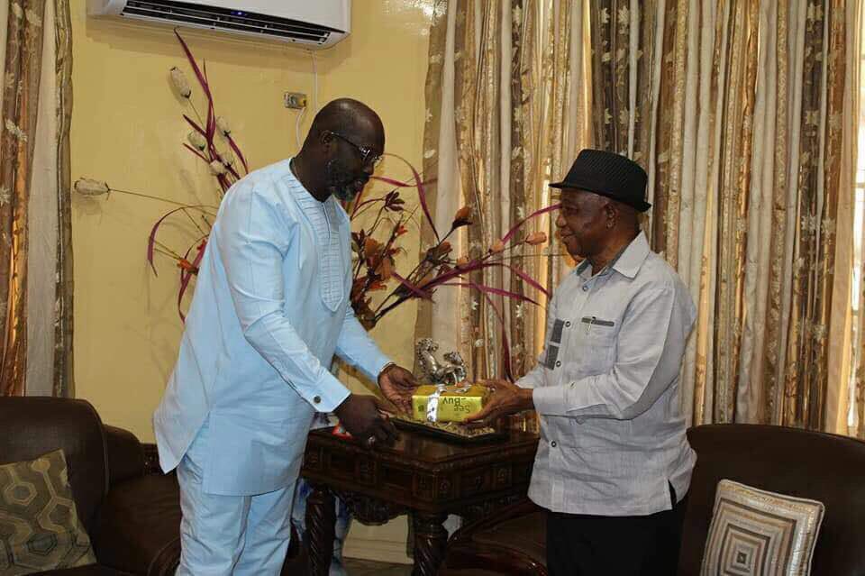 atiku's tweet photo. Slowly, but surely Liberia is on the mend as it's President-elect, George Weah visits his opponent - following in the footsteps of our own PDP's former President @GEJonathan in 2015. #NoVictorNoVanquished https://t.co/dpq8o7GsKr
