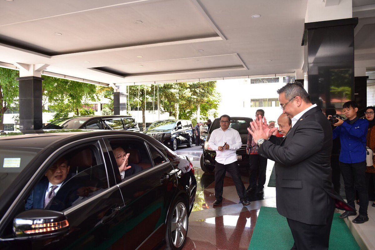taufikmadjid71's tweet photo. Menteri Desa PDTT @EkoSandjojo menerima kunjungan kerja Menteri Kemakmuran Luar Bandar &amp; Wilayah Malaysia Dato Sri Ismail Sabri Bin Yakop upaya memperkuat hub kedua negara utk membagun &amp; memberdayakan desa2 dikedua Negara serumpun, Jkt 4 Jan 2018. @tppindonesia @pendampingdesa_ https://t.co/VKjkKMo9uK